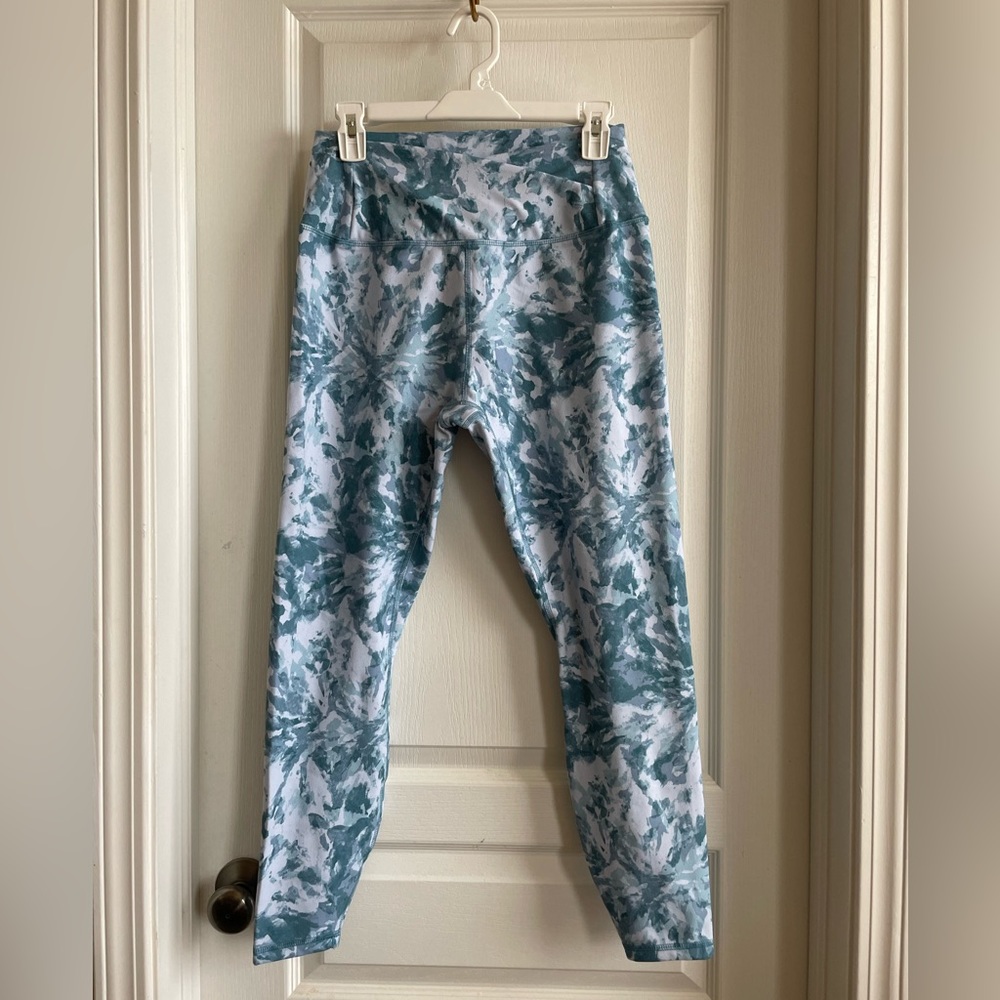 Patterned crossover high waisted leggings L